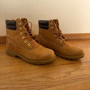 Women’s classic Linden Timberland boot - gently worn, almost new! Fit 9women